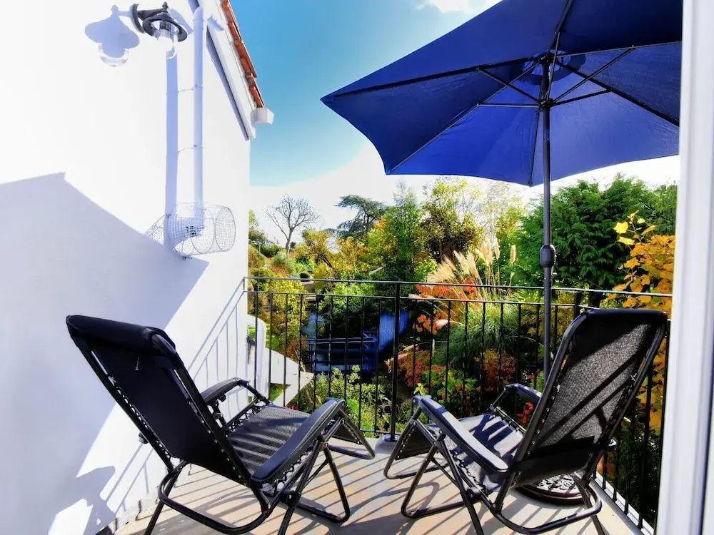 1 Lymbrook Cottages