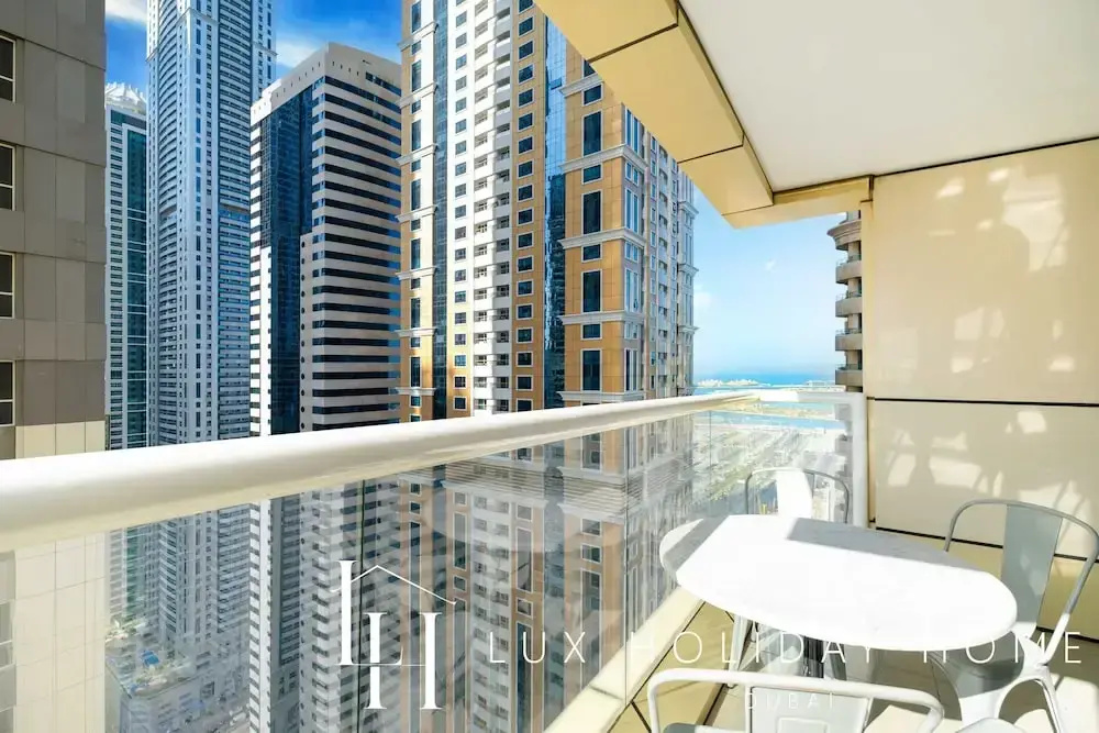 Lux The Marina Sea View Suite 2