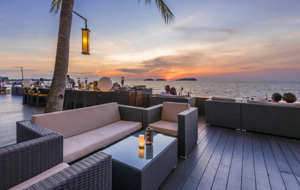 Beach & Waterfront