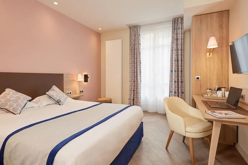 Hotel de Sevigne 76