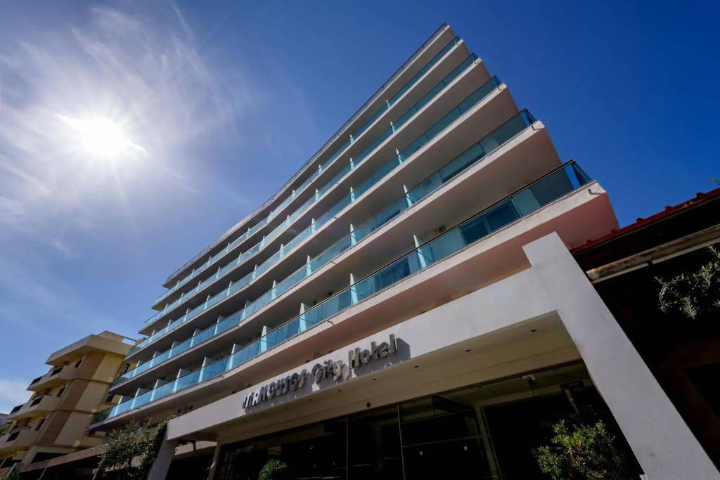 Manousos City Hotel