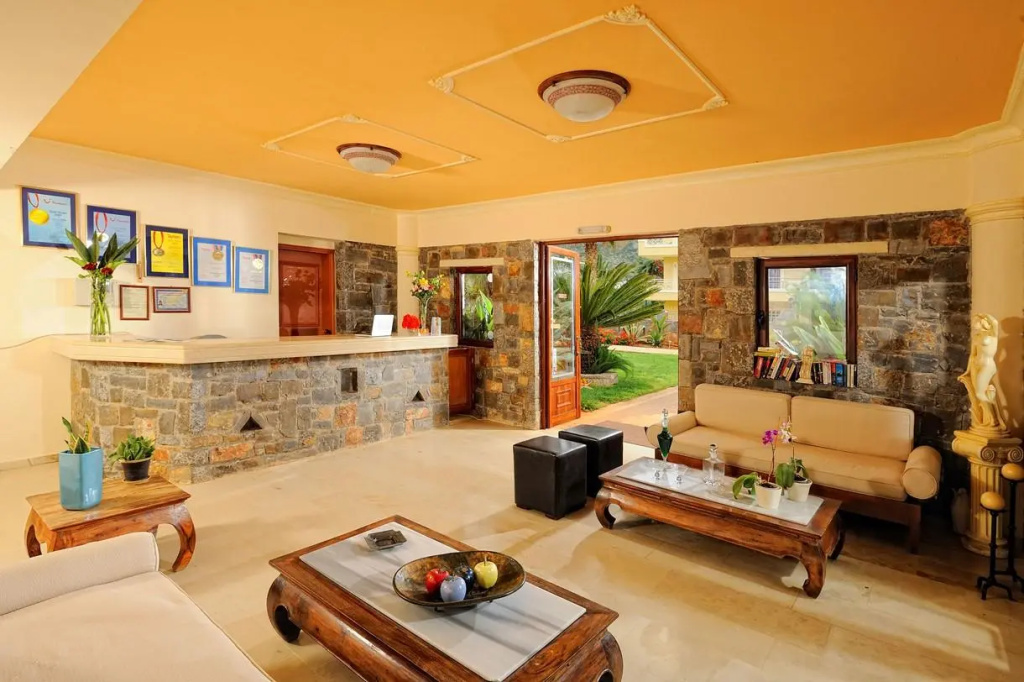 Lobby & Reception