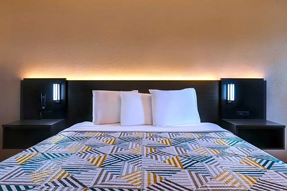 Double Suite (full double bed)