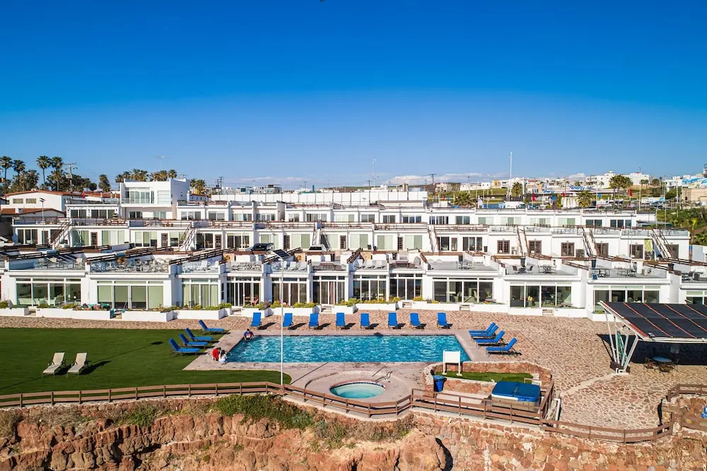 Dog-friendly Suite With Hot Tub, Kitchenette, Heated Outdoor Pool, Private Patio