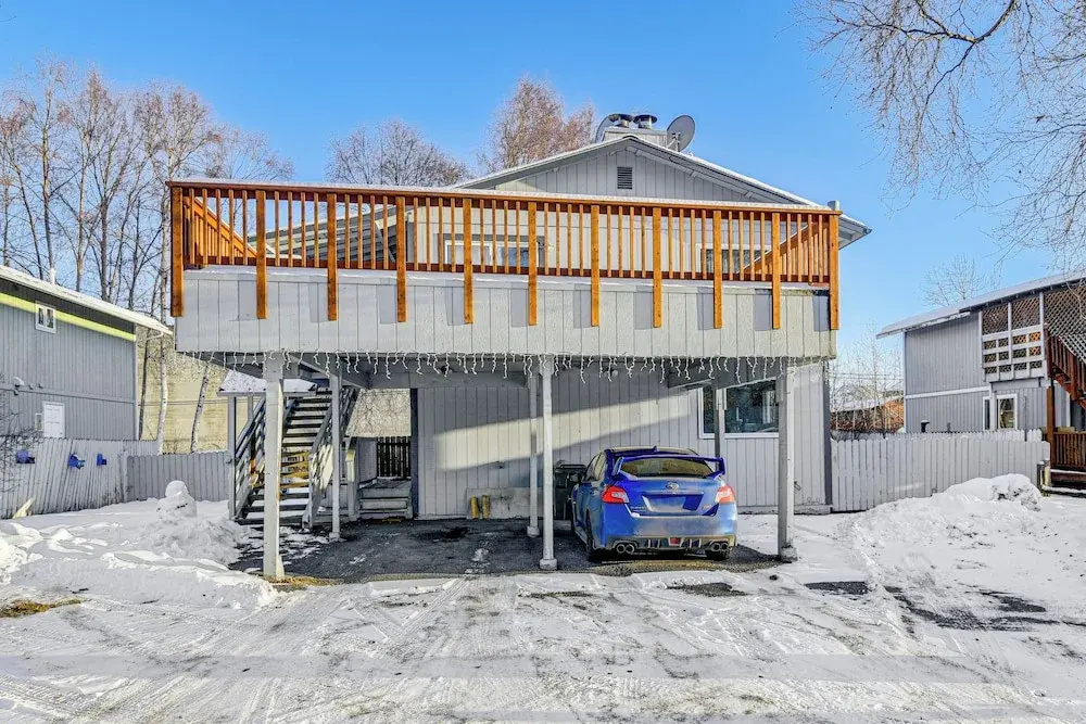 3 Mi to Dtwn: Apt w/ Shared Sauna in Anchorage