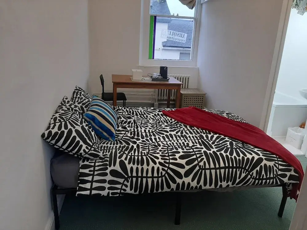 Newport 1-Bed Apt, Sleeps 2 near Train Station