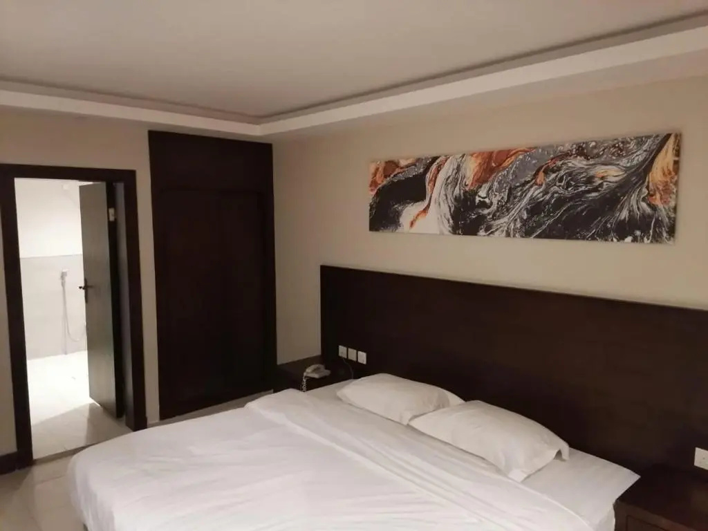 3 Bedrooms Apartment