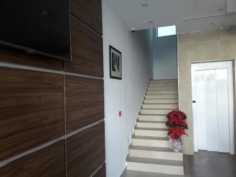 Lobby & Reception