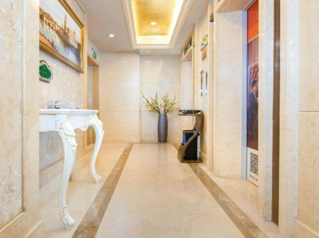 Lobby & Reception
