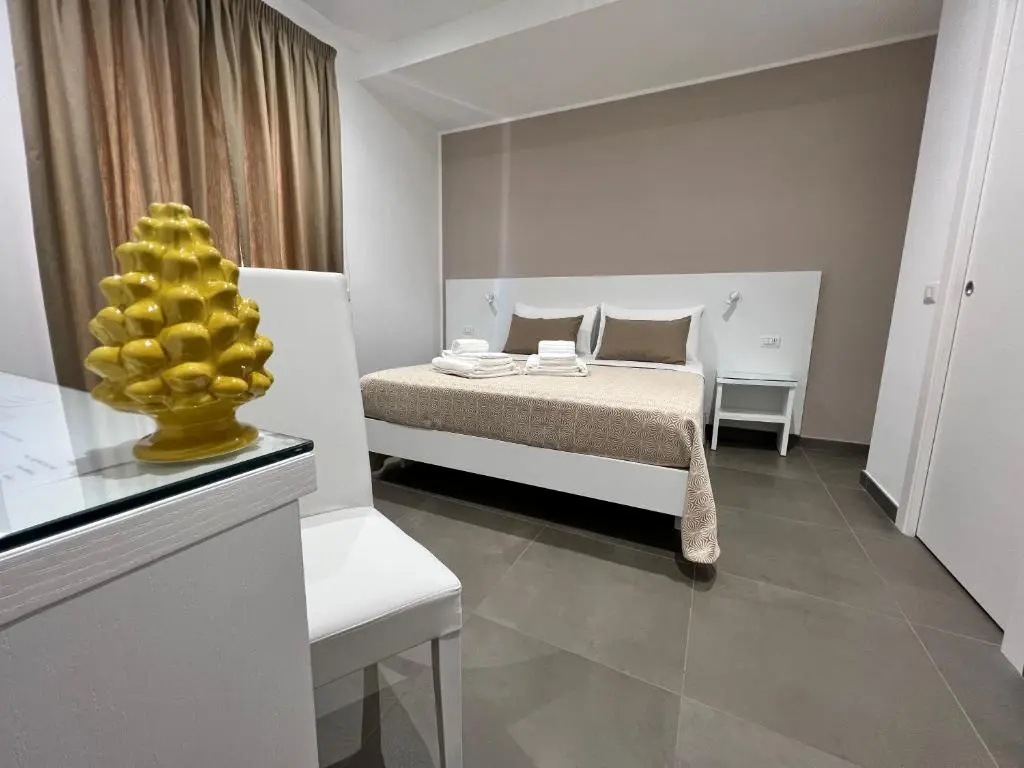 Deluxe Double room with balcony (full double bed)