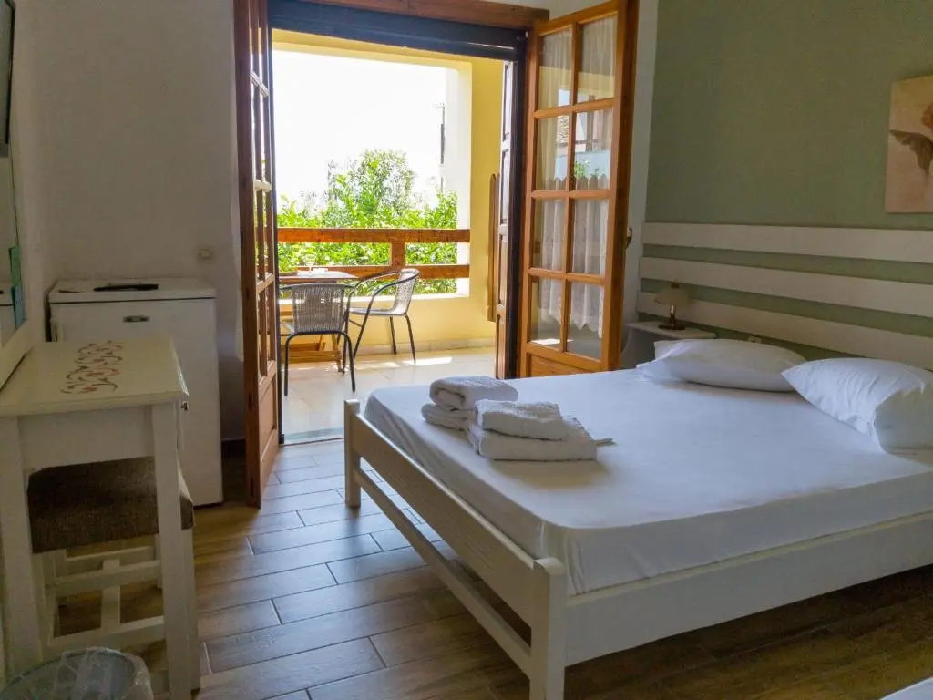 Standard Double room with garden view (full double bed)