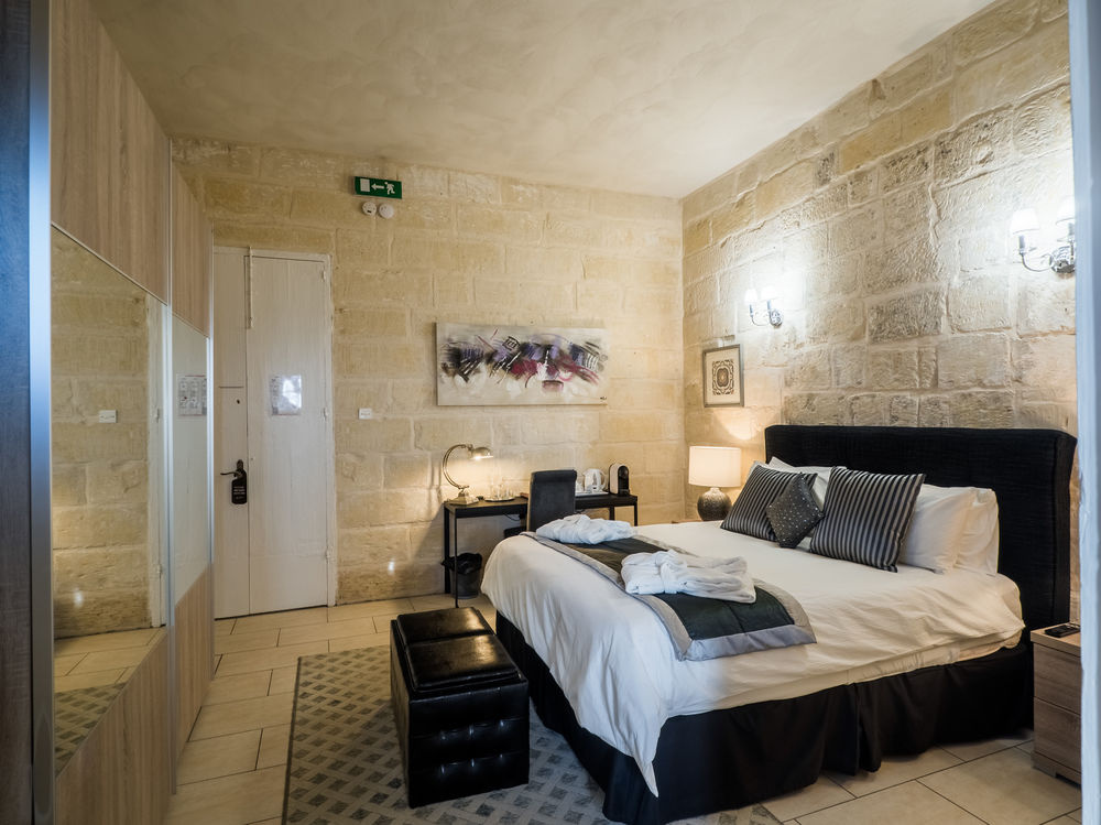 Julesys BnB — 5