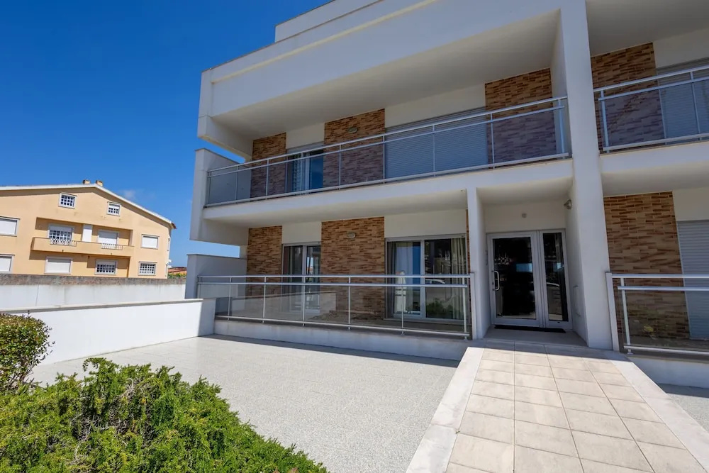 Carmona A Com Vista Para A Piscina(50 Km Away From Peniche)(Please Contact The Property 7 Days In Advance)