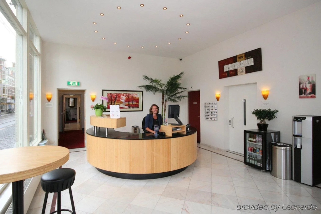 Lobby & Reception