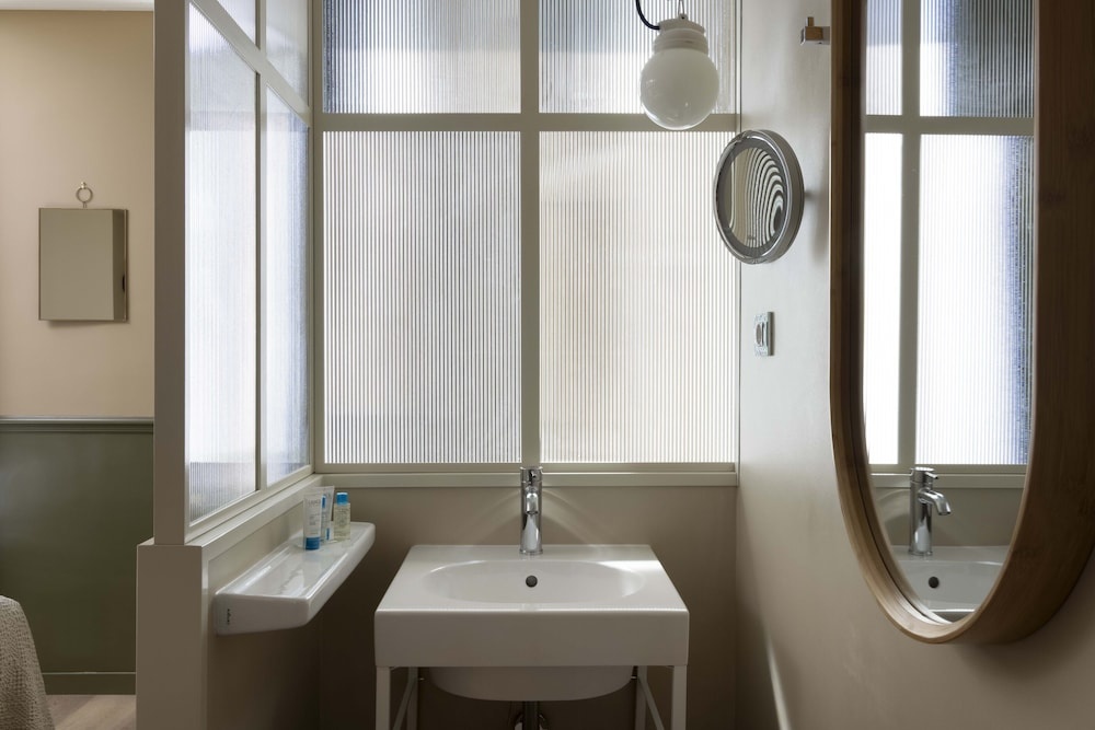 Le Petit Beaumarchais Hotel & Spa 58