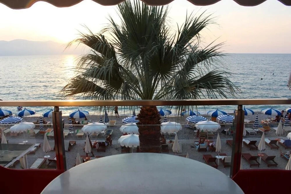 Beach & Waterfront