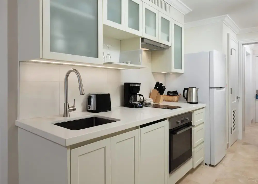 Suite with balcony and with partial ocean view