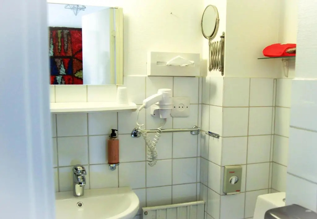 Comfort room