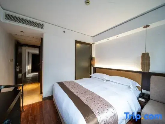 Standard Double room with river view (full double bed)