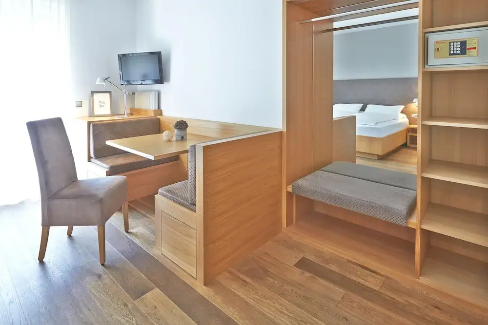 Comfort room