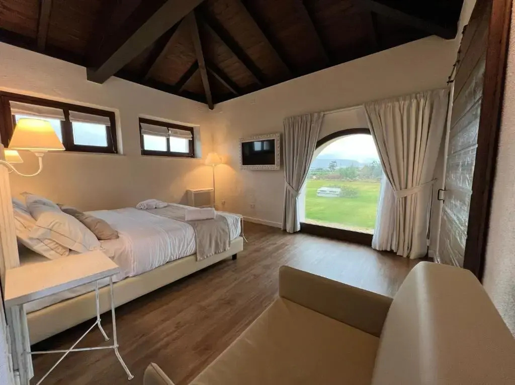 Deluxe Double room with garden view (full double bed)
