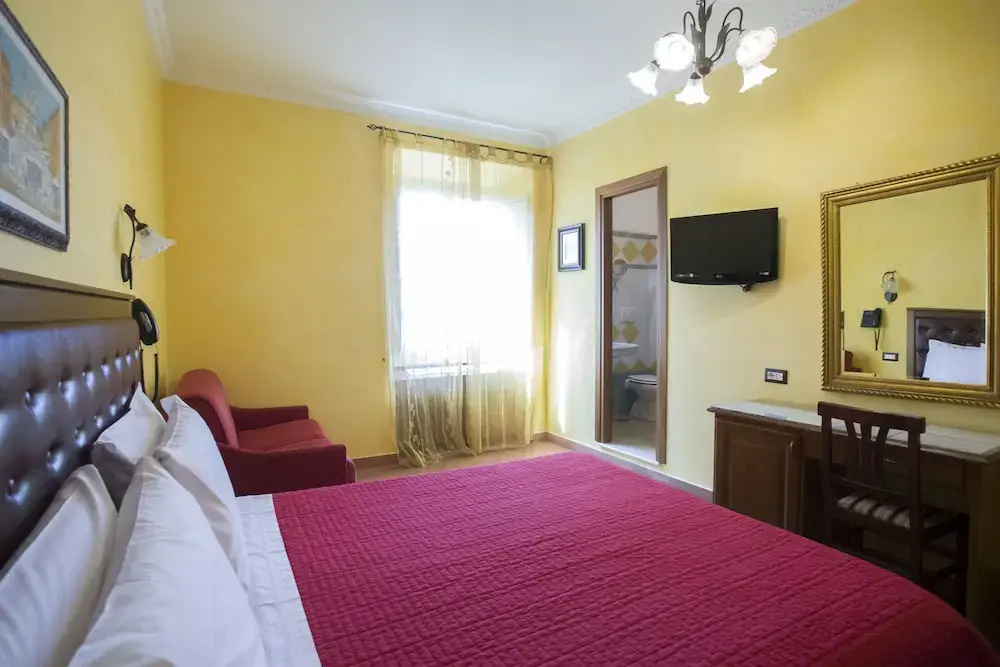 Superior Double room with balcony (full double bed)
