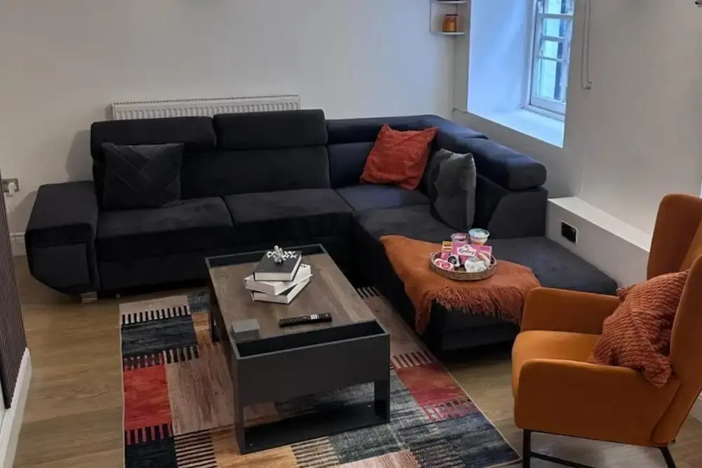 2bed Apartment-free Parking, Pets, Garden, Central