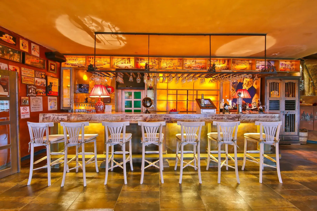 Food & Beverage