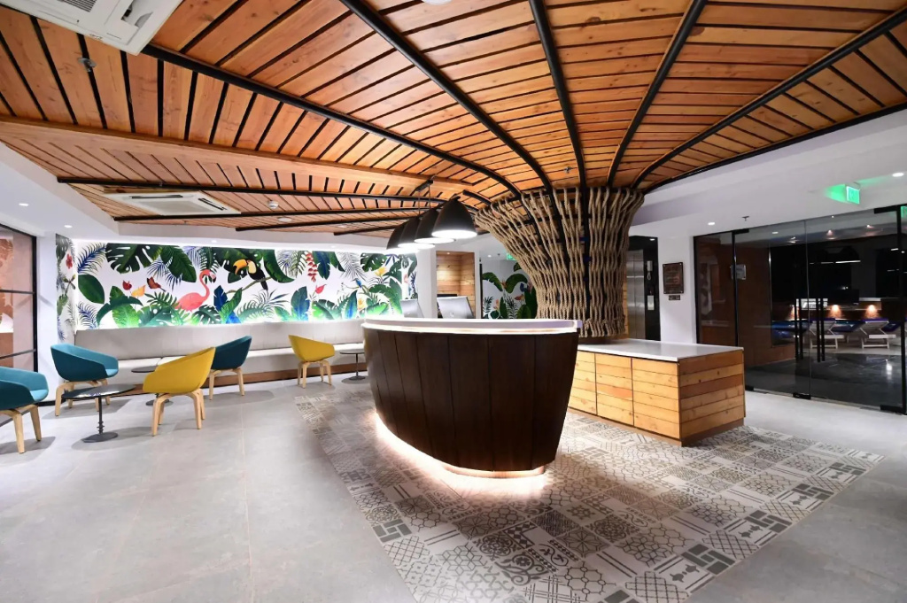 Lobby & Reception