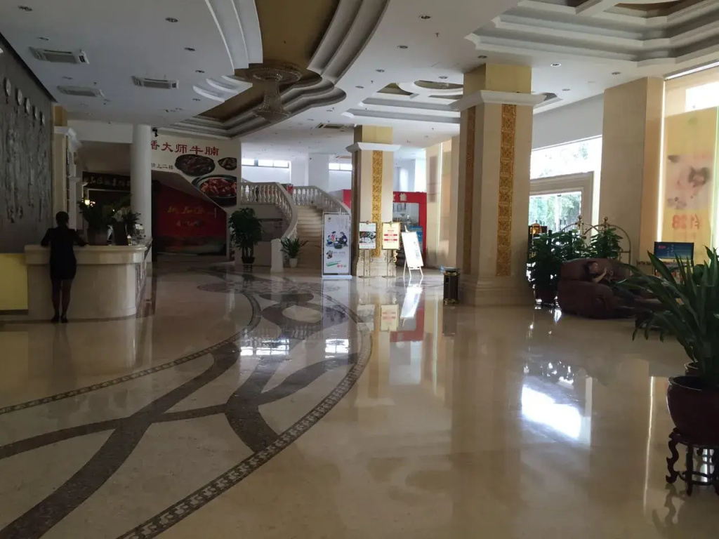 Lobby & Reception