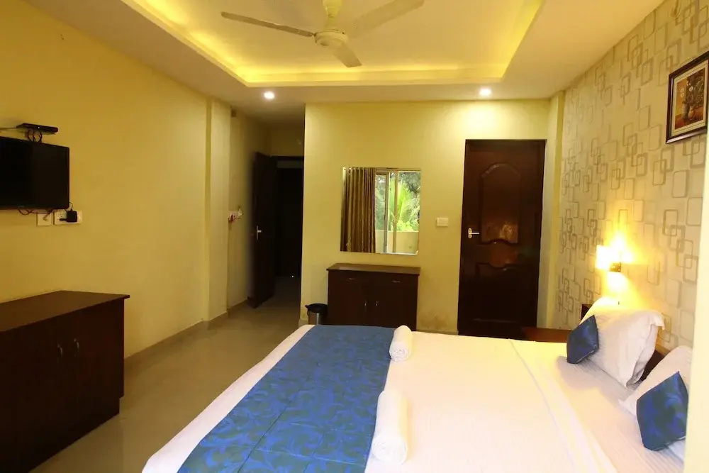 Deluxe Double room with balcony (full double bed)