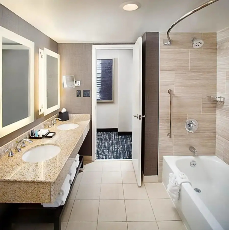 Double Suite (full double bed)