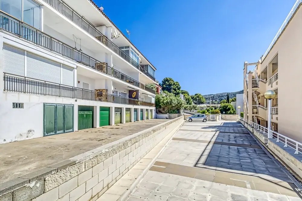 Villa Near Roses With Pool & Beach Access