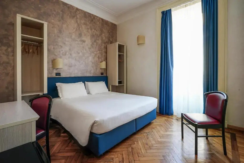 Double room (full double bed)