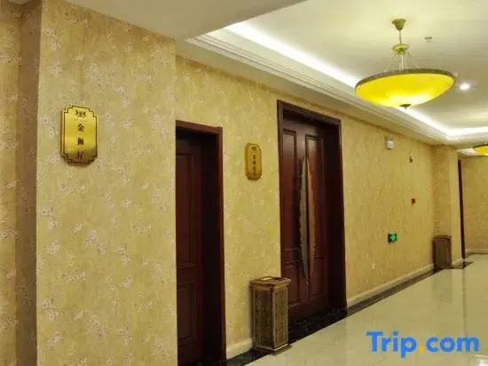 Lobby & Reception