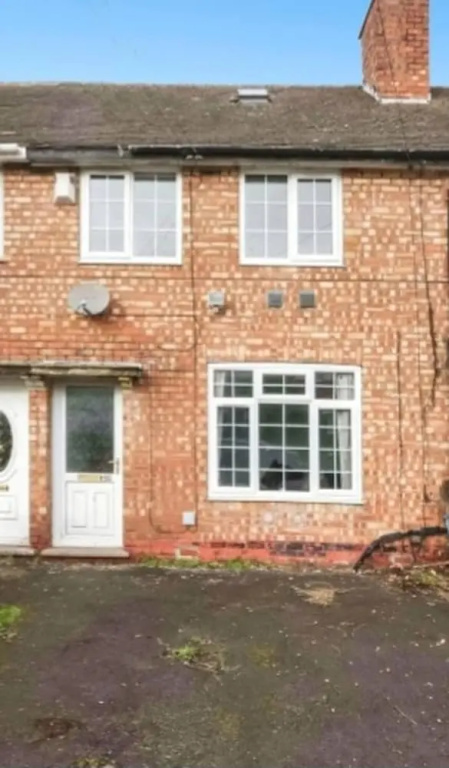 2 Bed Terrace House With Modern Touch