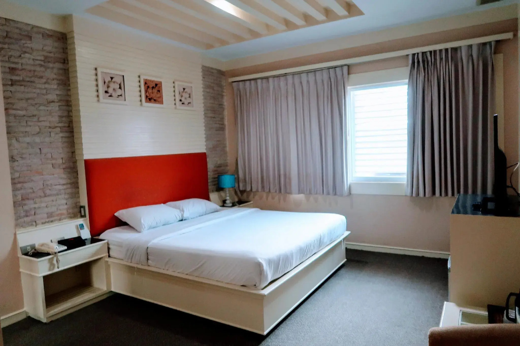 Standard Double room (full double bed)