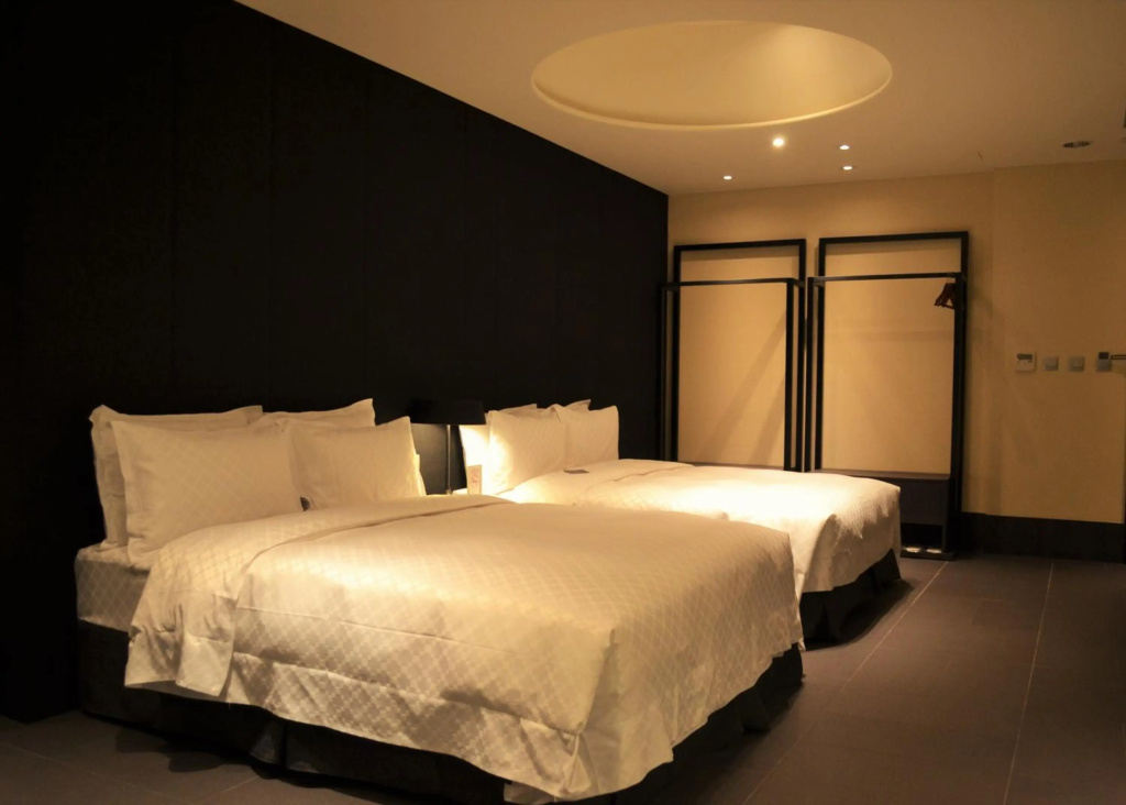 La Inn — 3