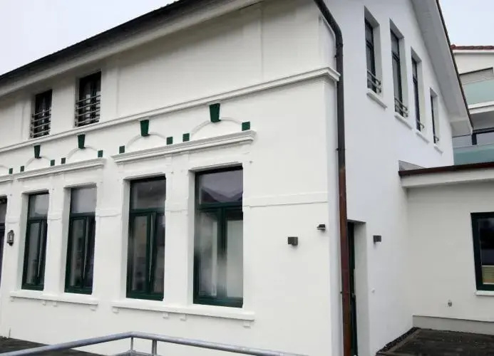 WoogeElisa - Ehrwürdige Dorfvilla in Strandnähe
