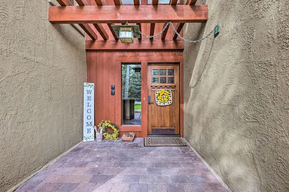 Luxe Sun Valley Retreat w/ Hot Tub, 3 Mi to Resort
