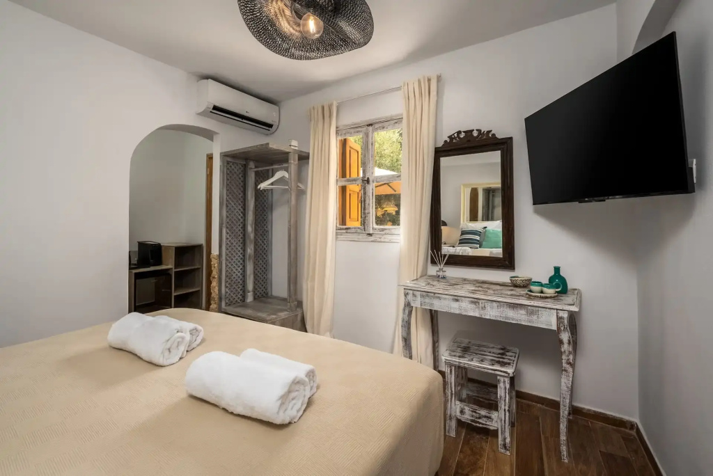 Standard Double room with garden view (full double bed)