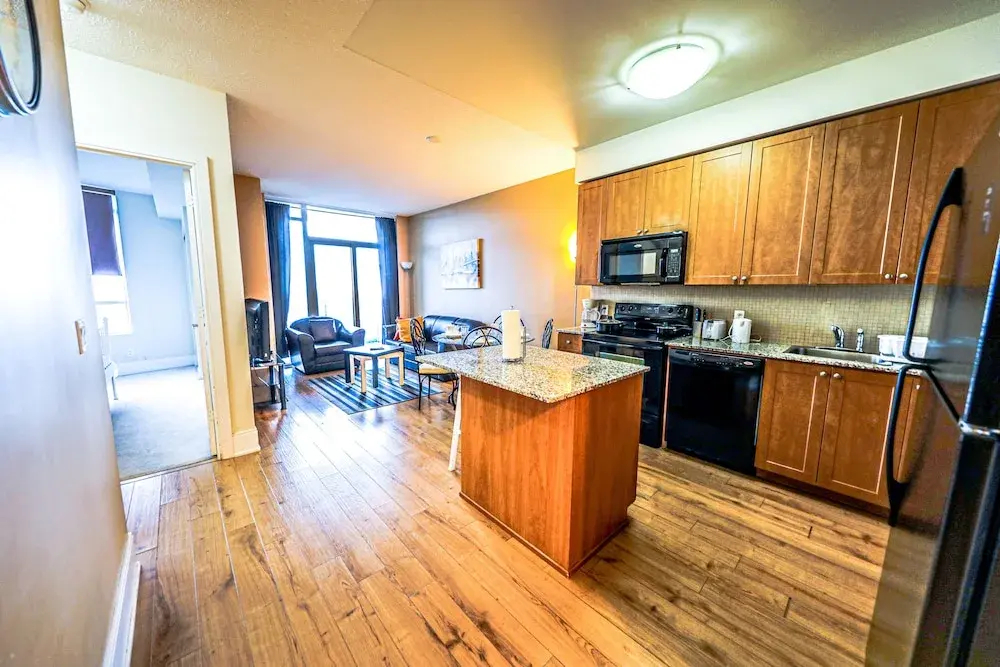 Lake View Luxury Condo by Elite Suites - фото 24