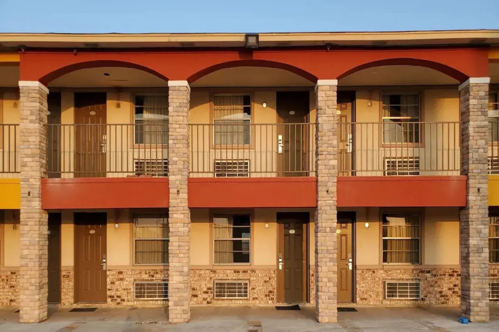 Econo Lodge Inn & Suites Sealy