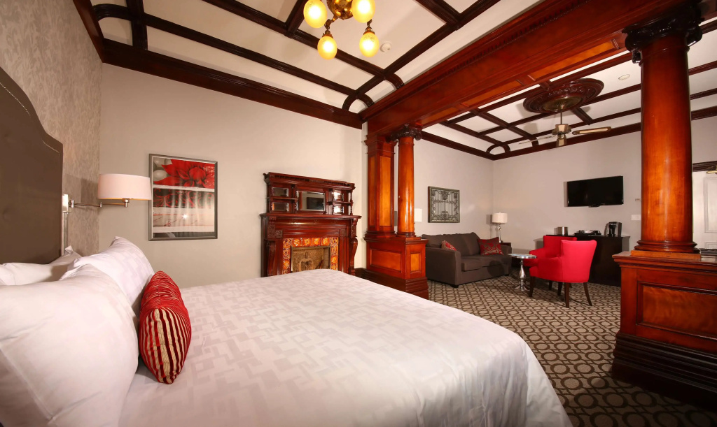 Double Suite (full double bed)