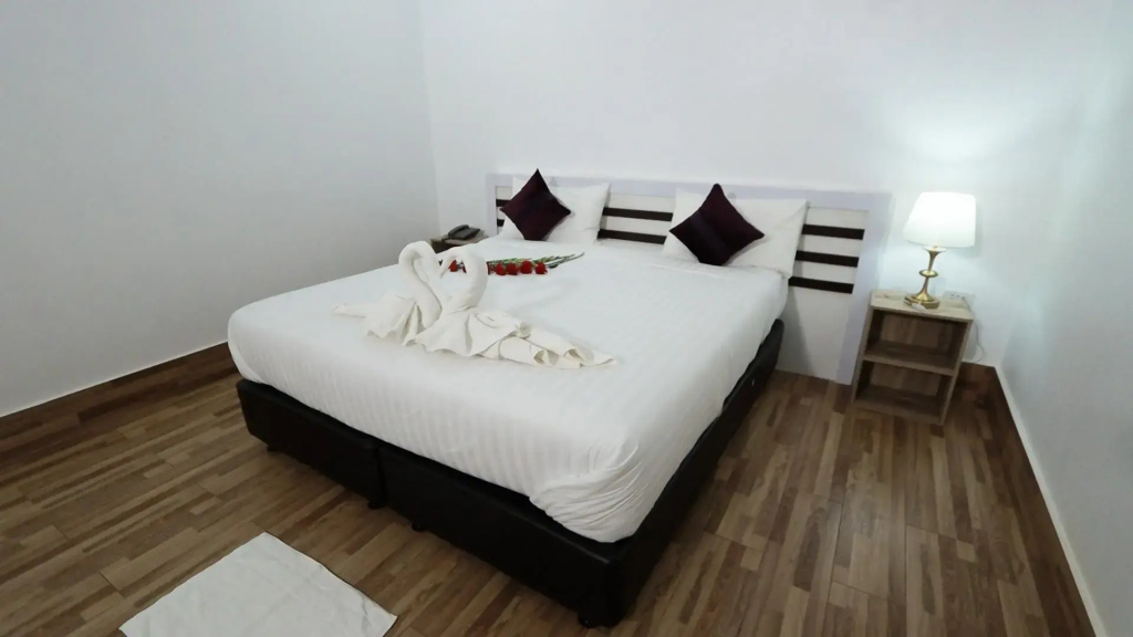 Deluxe Double room (full double bed)