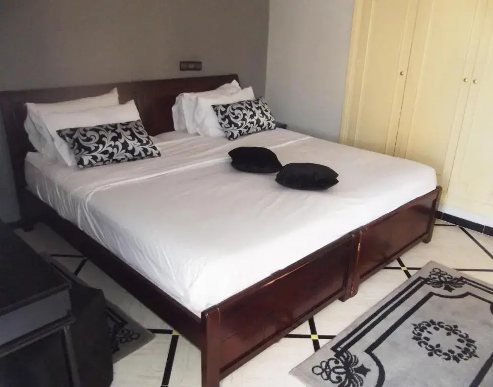 Double room (full double bed)