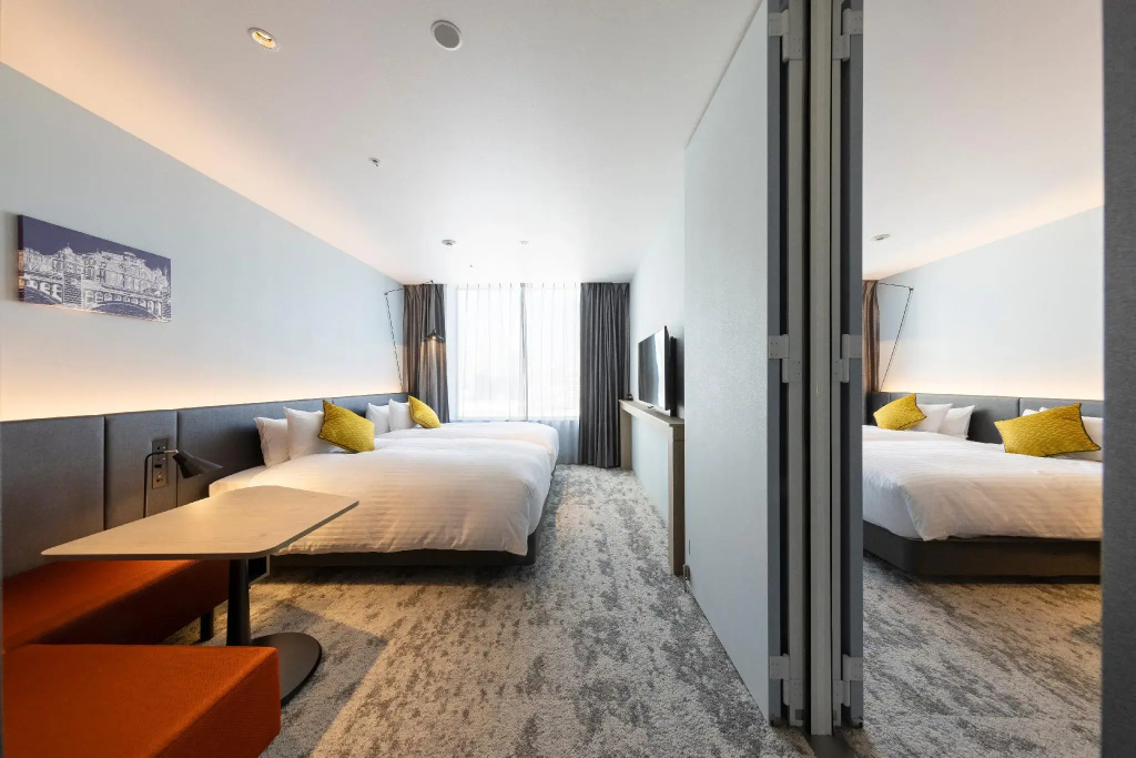 Connecting room