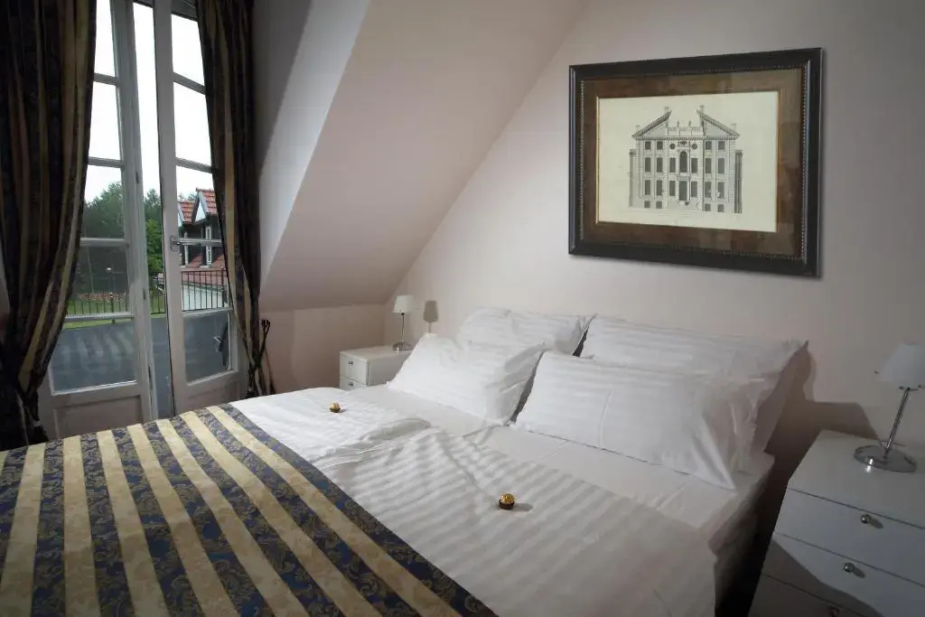 Standard Double room with balcony (full double bed)