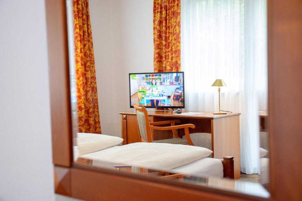 Standard Double room with balcony (full double bed) — room photo 3