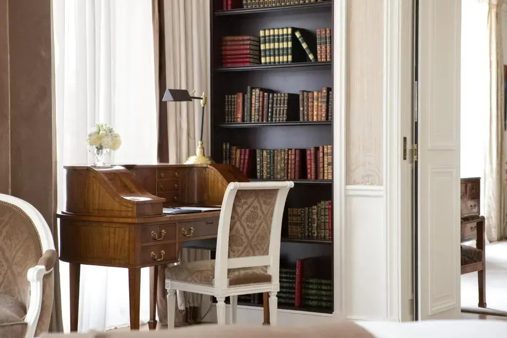 La Reserve Paris Hotel and Spa 84